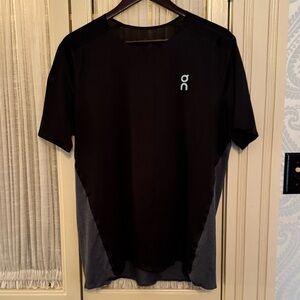 On Running Men's Black and Dark Gray Tee